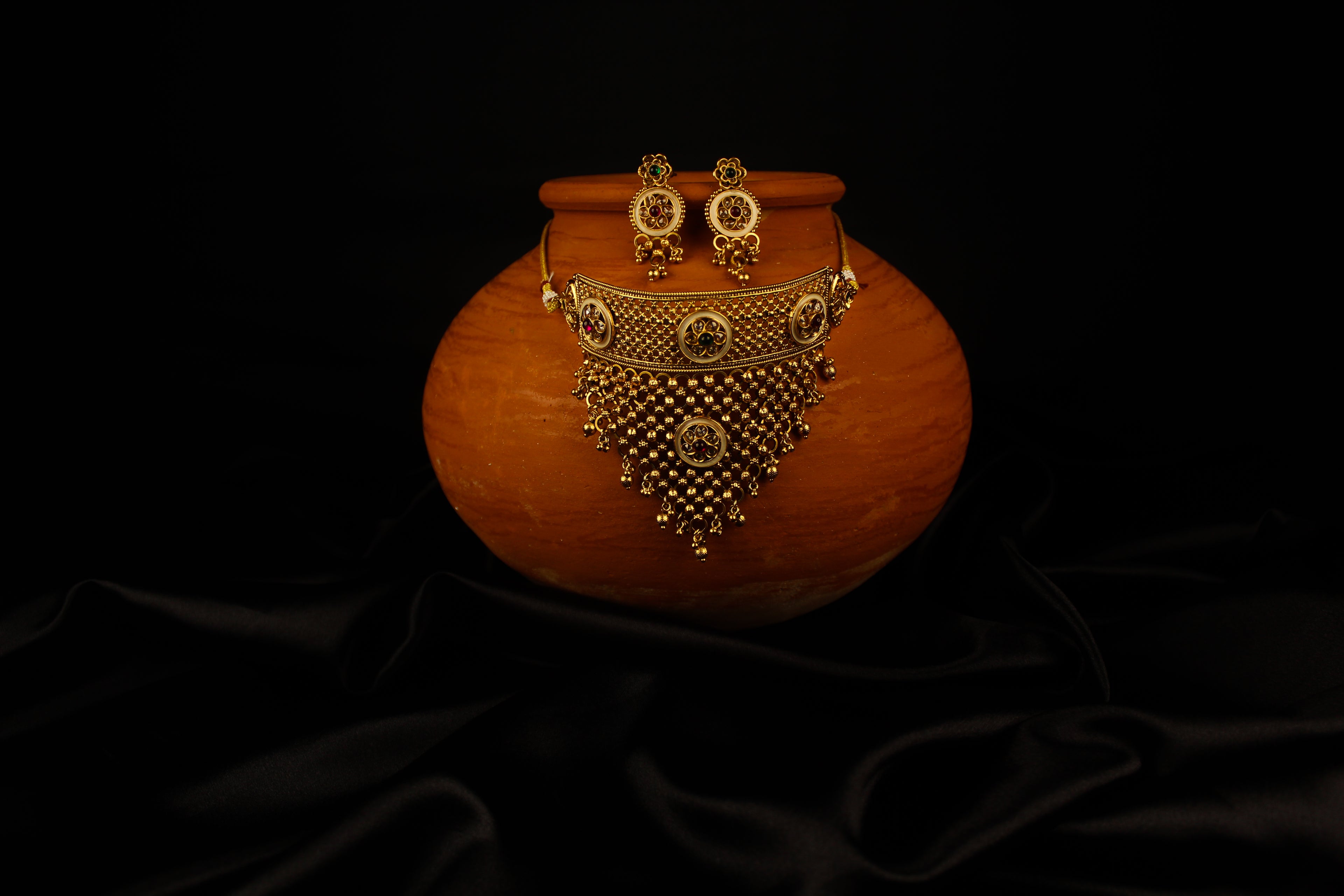 HERITAGE ANTIQUE NECKLACE