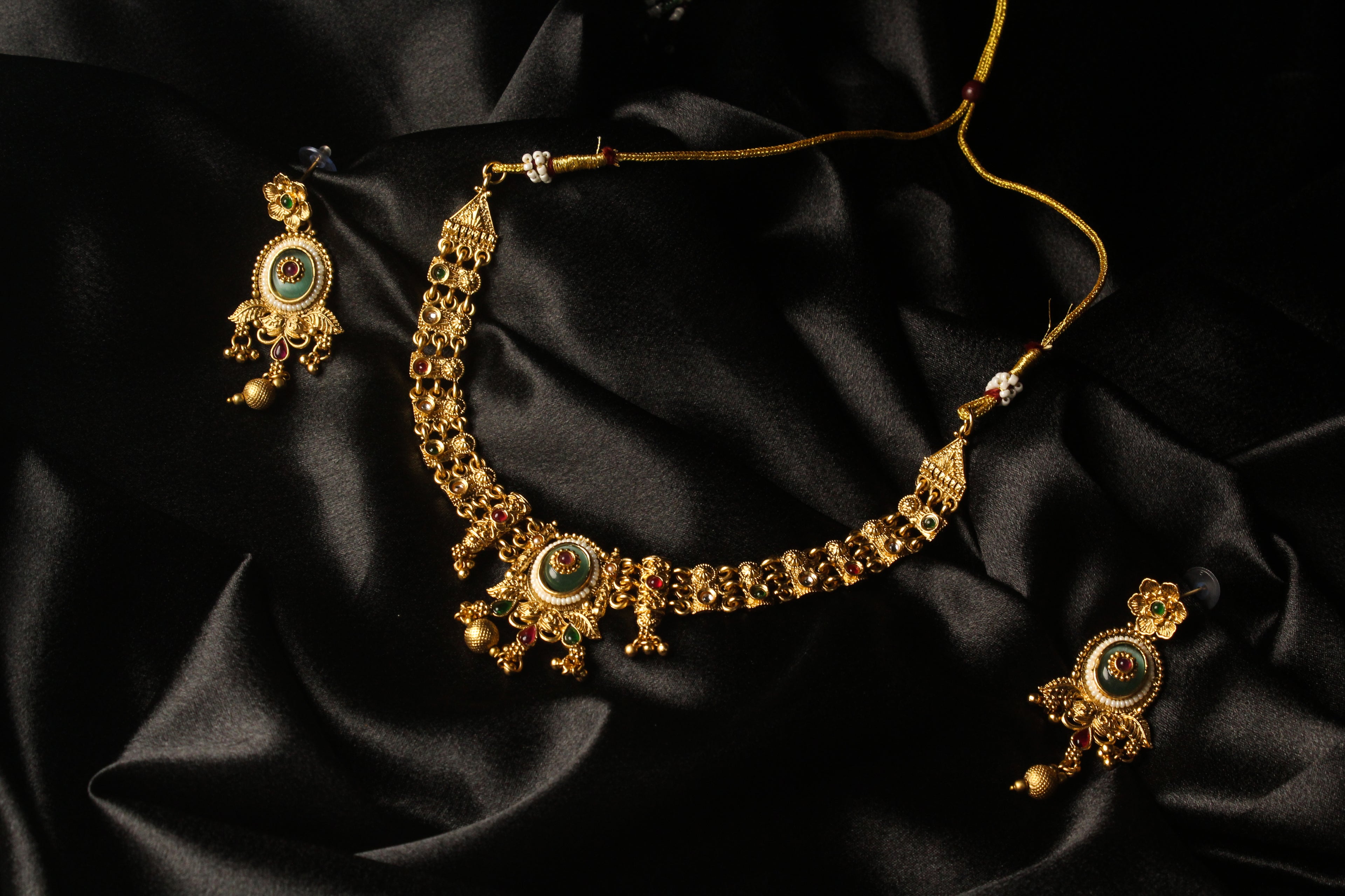 BEAUTIFUL HERITAGE CHOKER SET