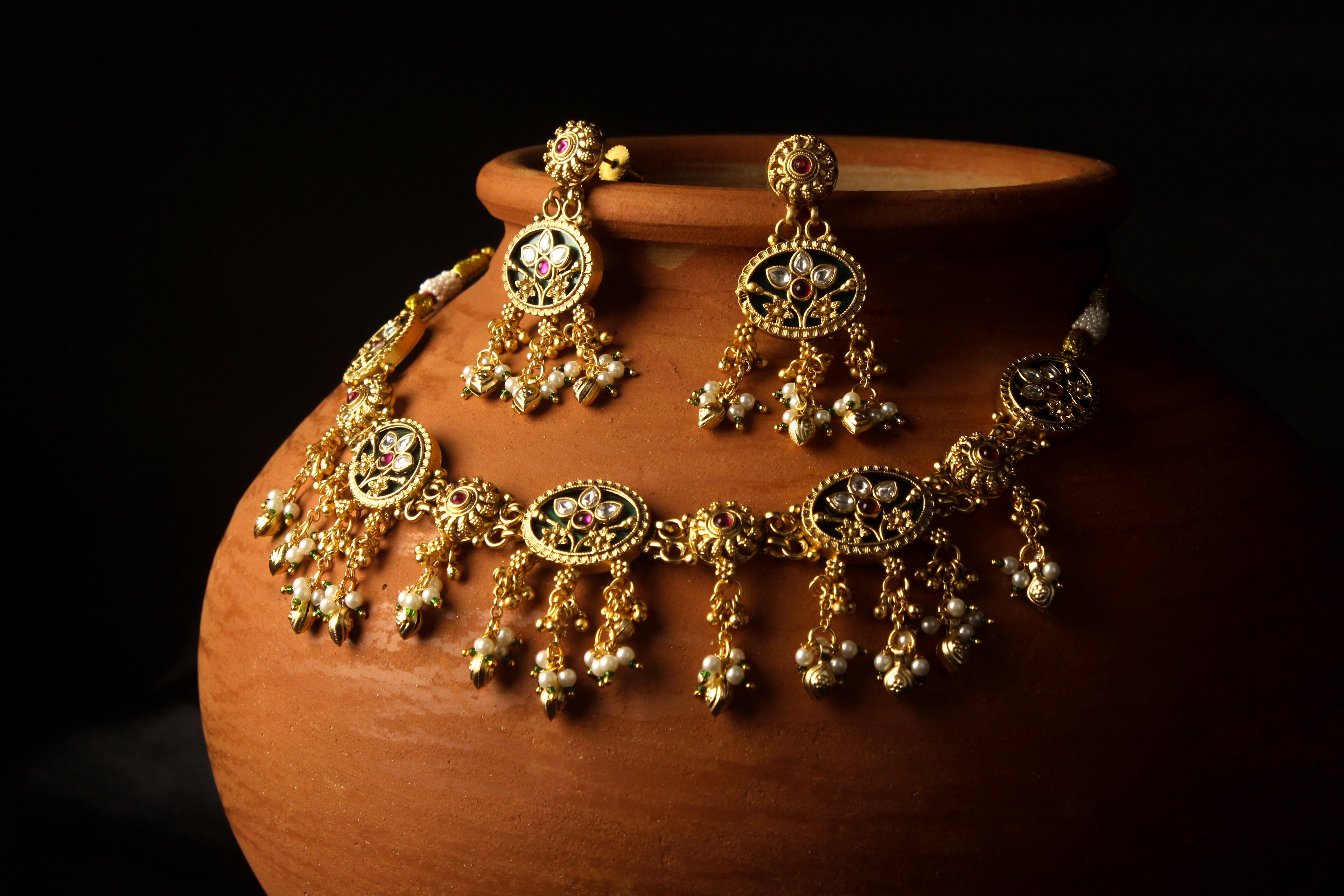 ANTIQUE FINISH HERITAGE CHOKER SET