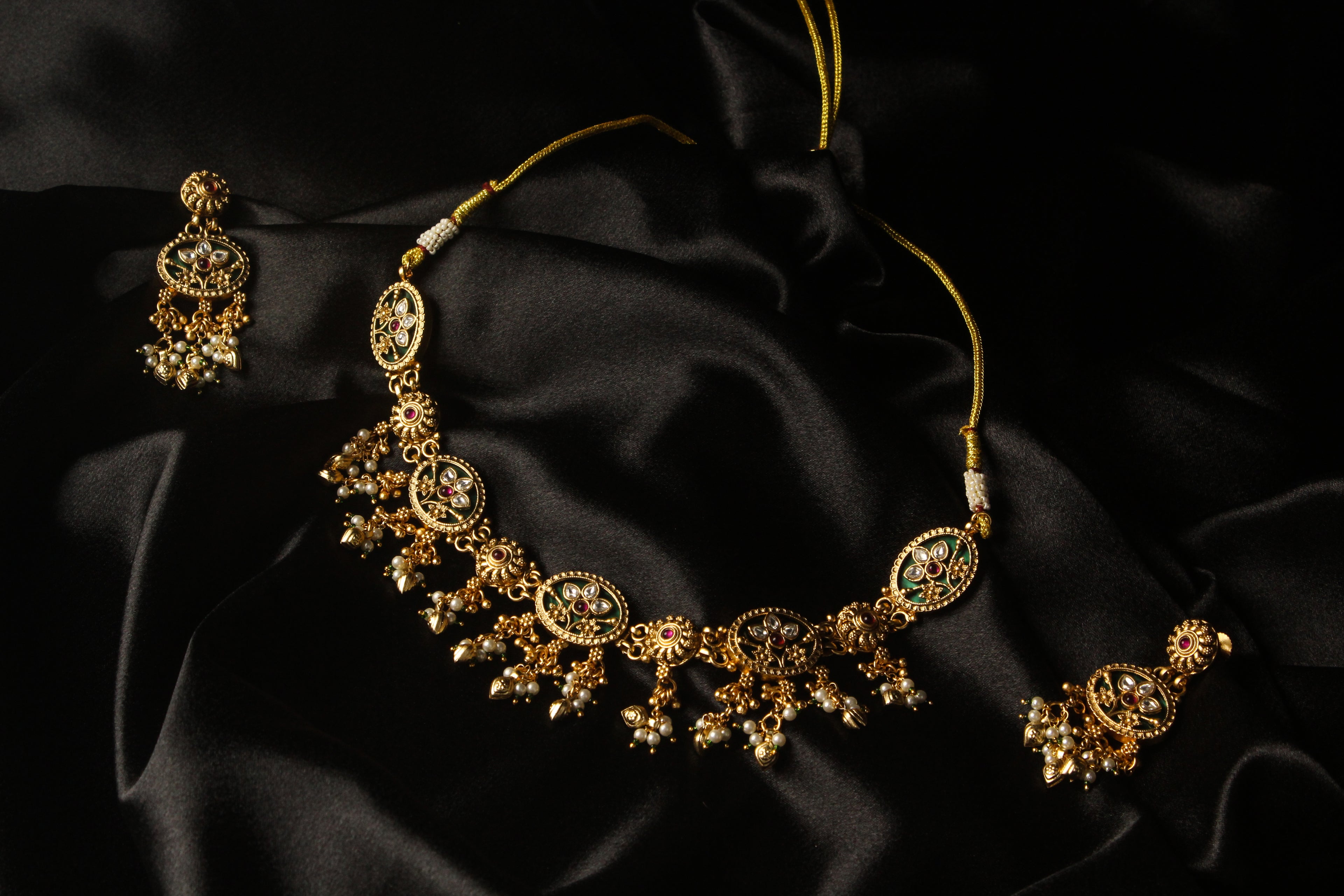 ANTIQUE FINISH HERITAGE CHOKER SET