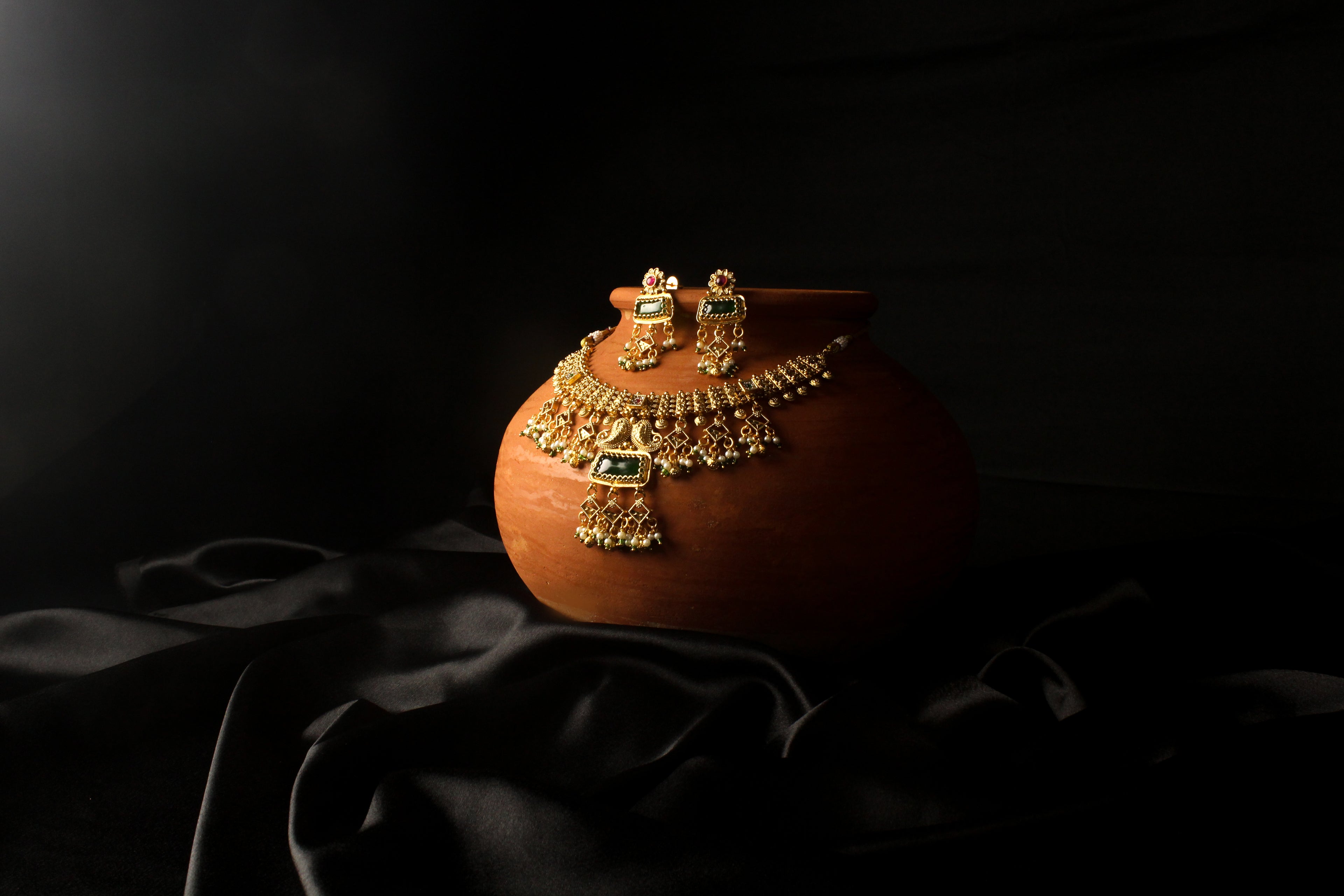 ETHENIC HERITAGE CHOKER