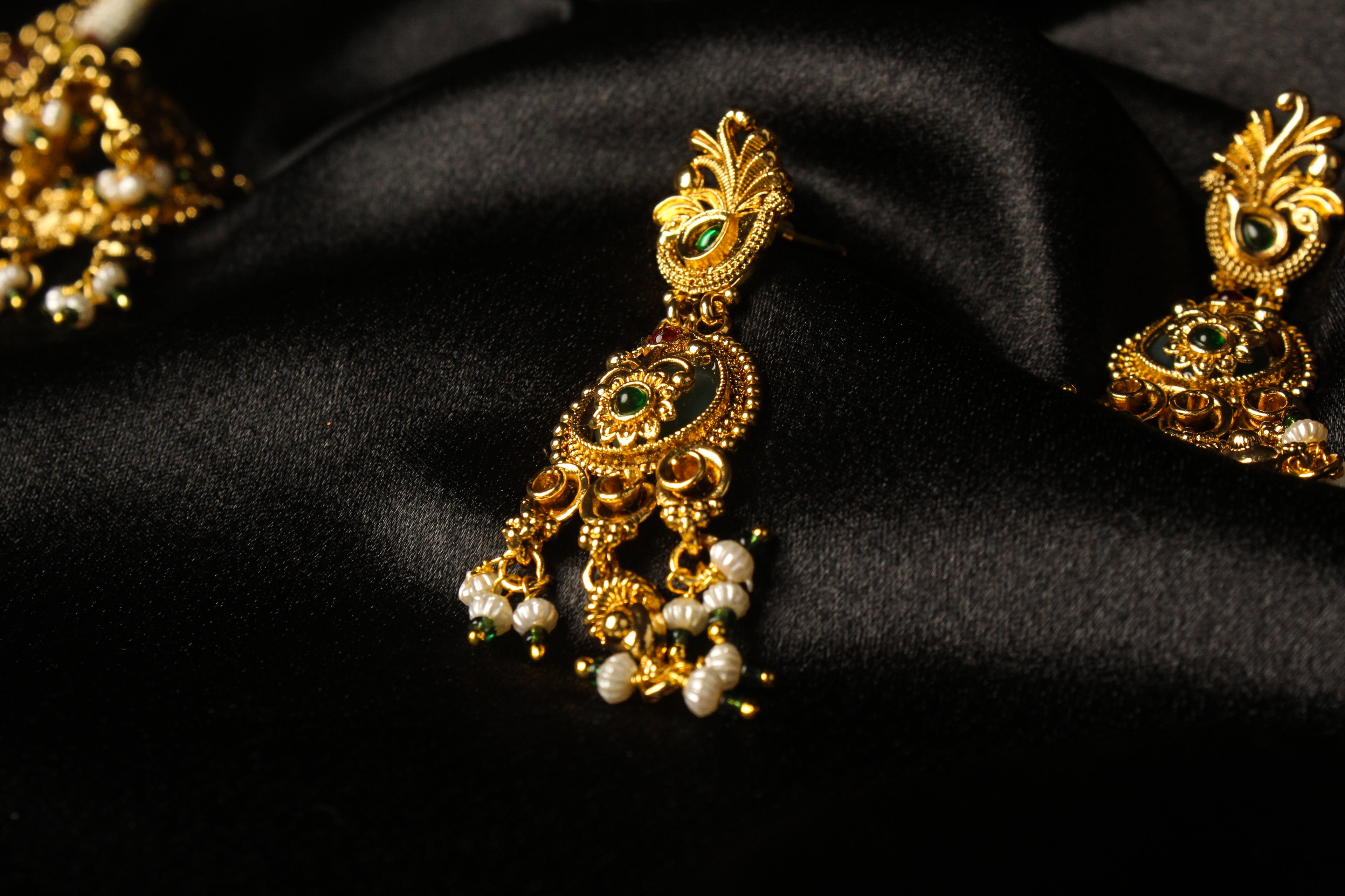 ELEGENT LOOKING HERITAGE CHOKER