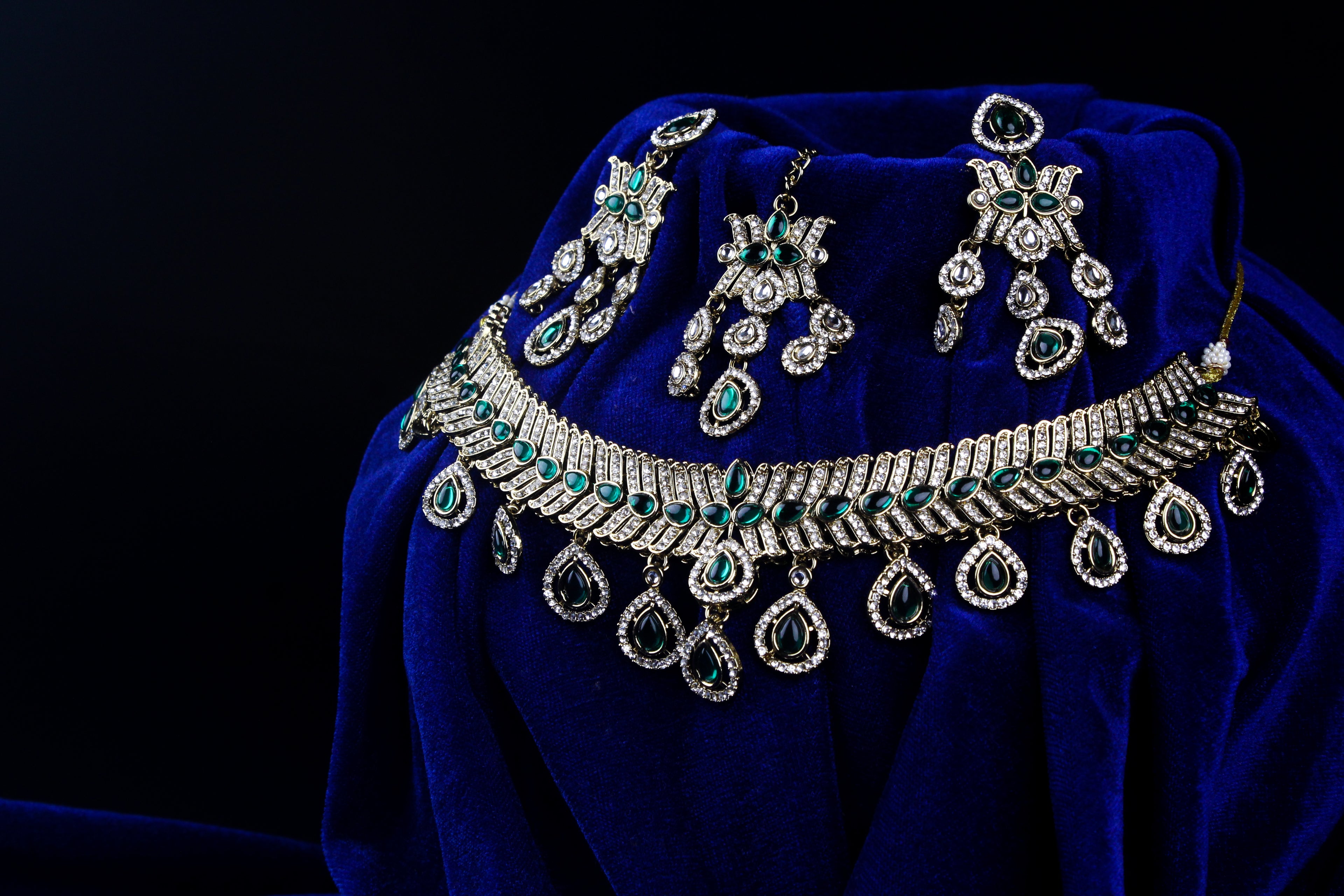 CLASSIC EMERALD HERITAGE CHOKER SET