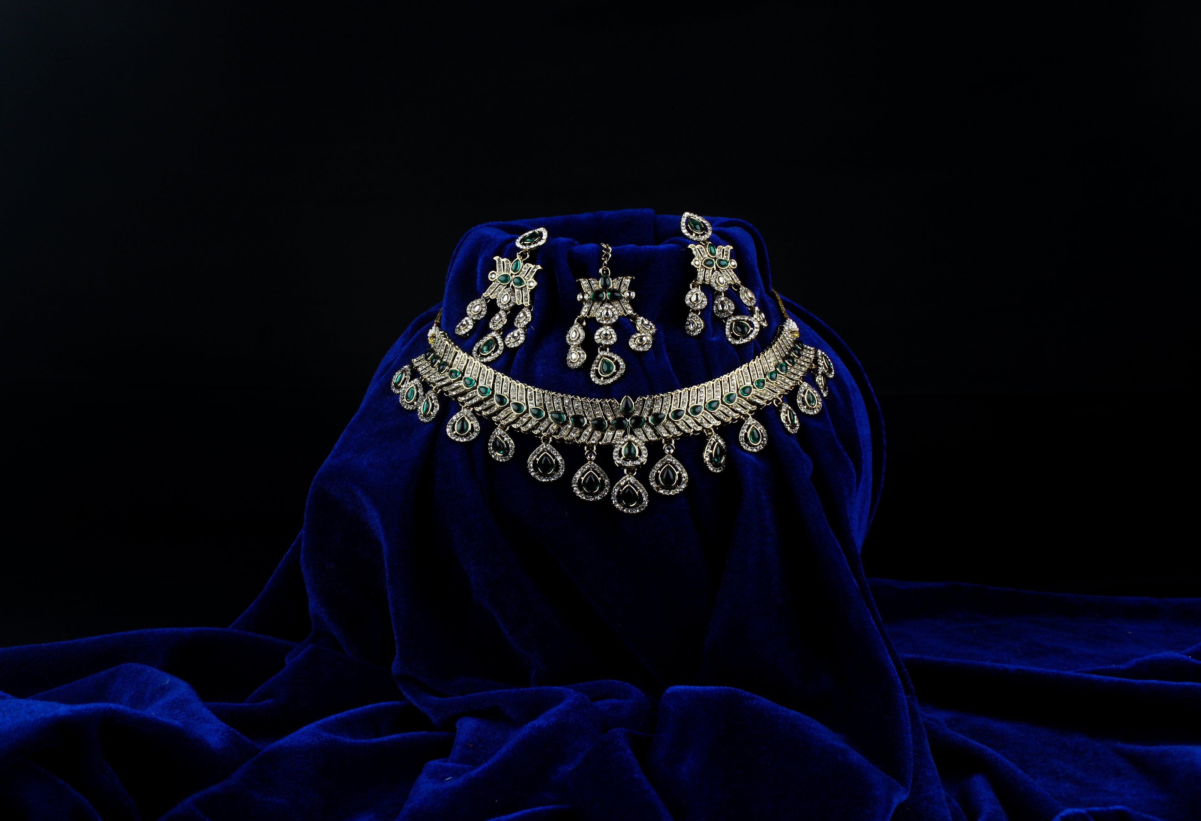 CLASSIC EMERALD HERITAGE CHOKER SET