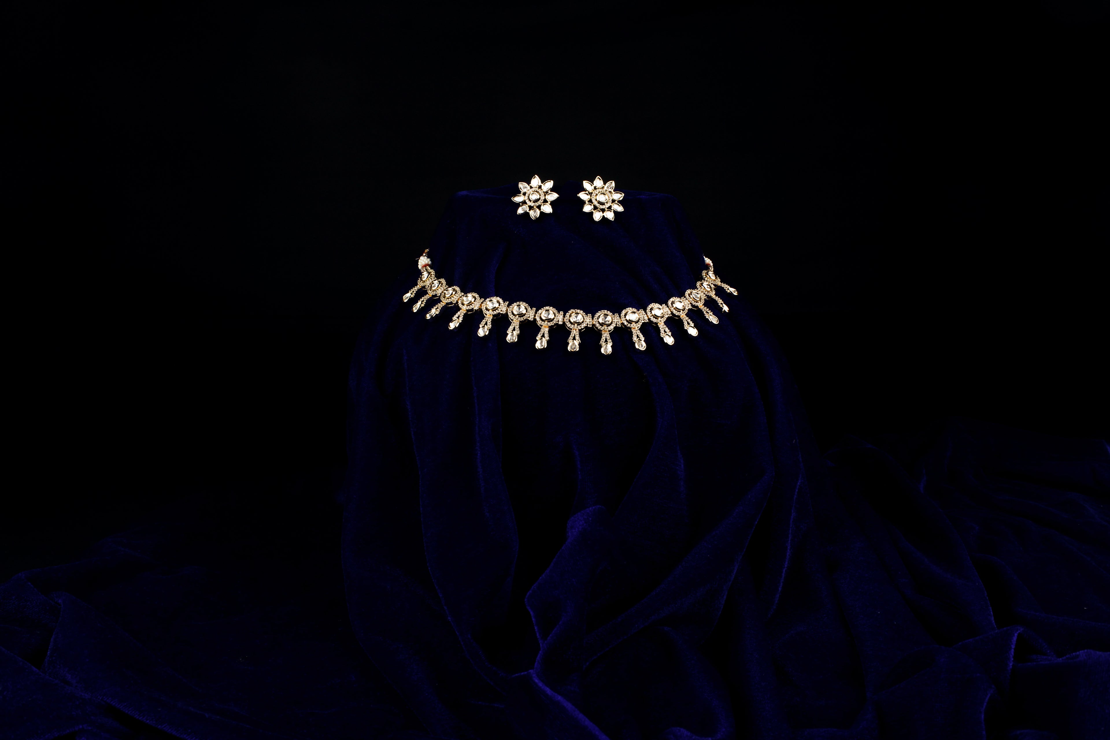 BEAUTIFULLY MADED KUNDAN CHOKER NECKLACE